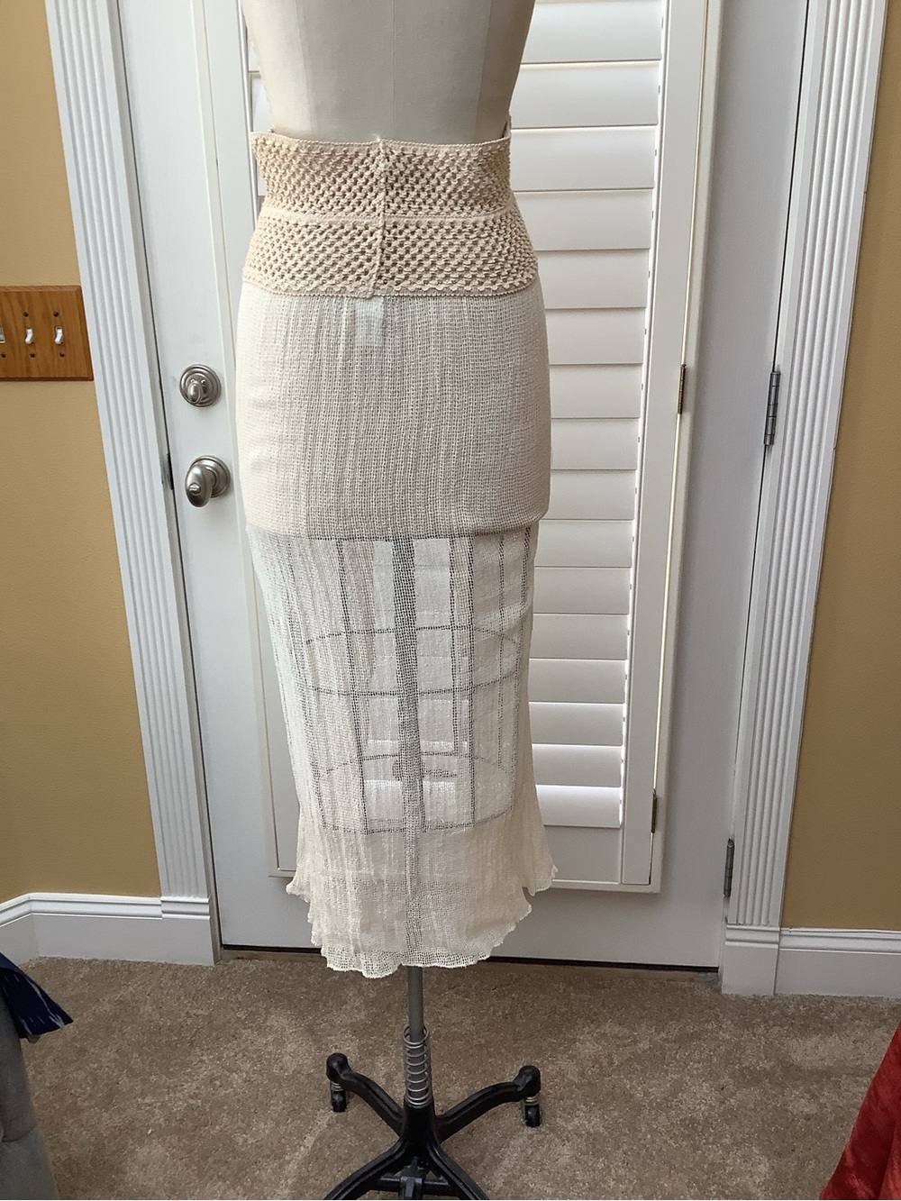 VENUS Cream Sheer-Panel Midi Skirt